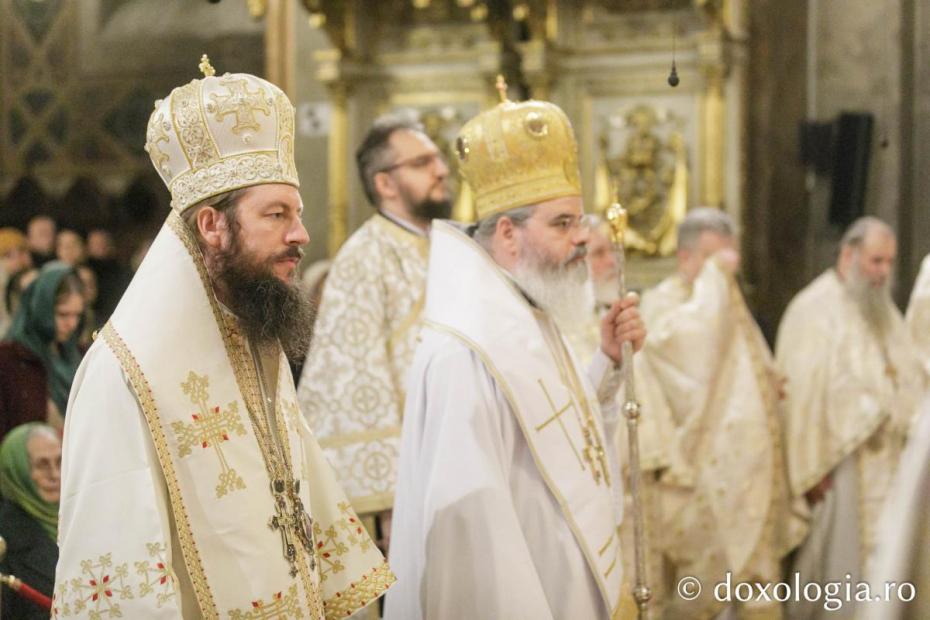 „Troița de arhierei” la Catedrala Mitropolitană: Studenții și profesorii Facultății de Teologie și-au cinstit sfinții ocrotitori / Foto: pr. Silviu Cluci